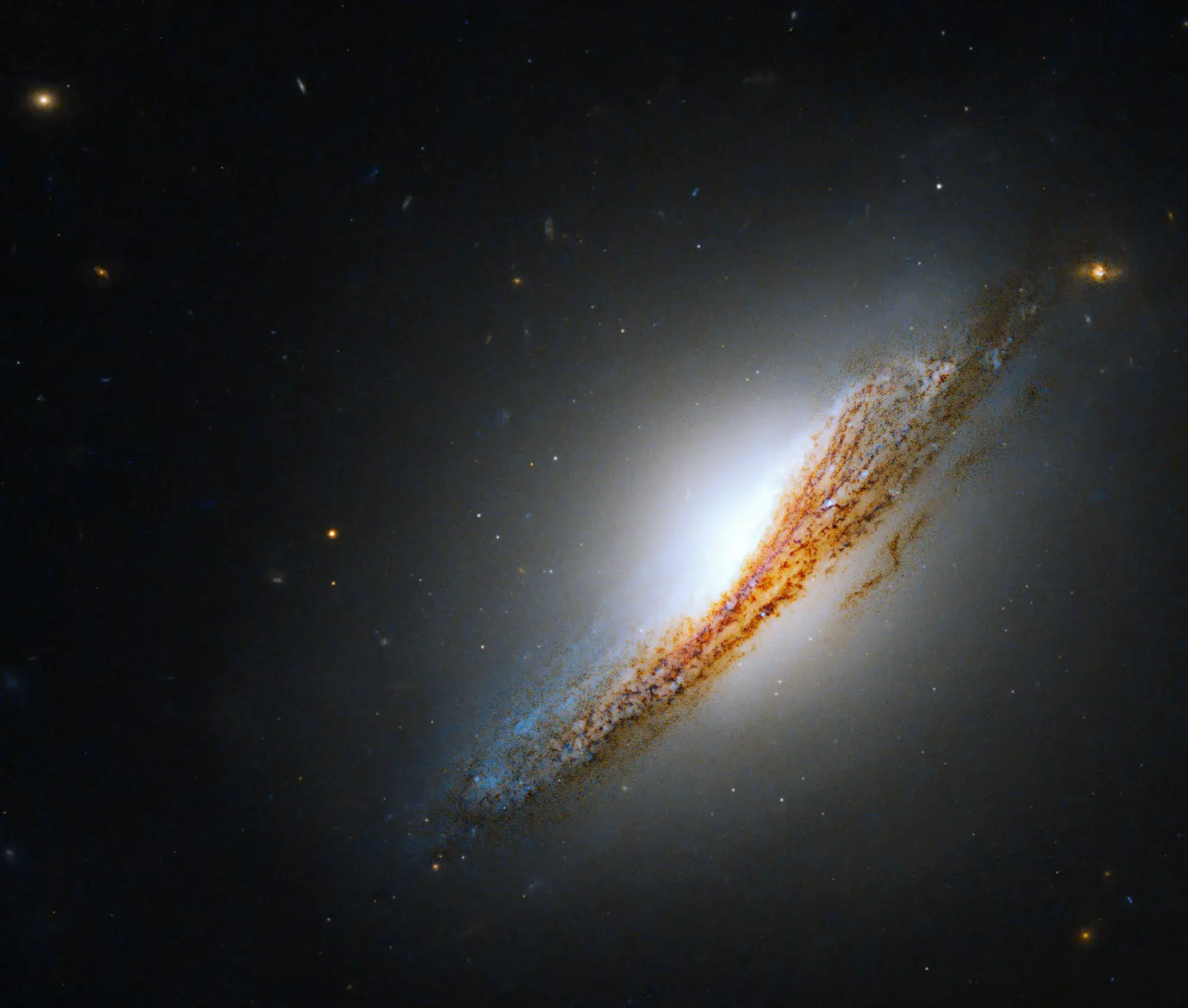 Featured image for "Hubble Space Telescope Captures Rare Radio Galaxy's Radiant Revelations"
