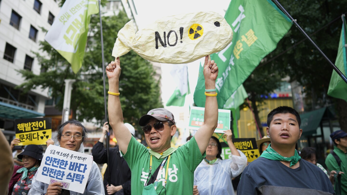 "Seoul's Protest: South Koreans Unite Against Japan's Nuclear Wastewater Release"