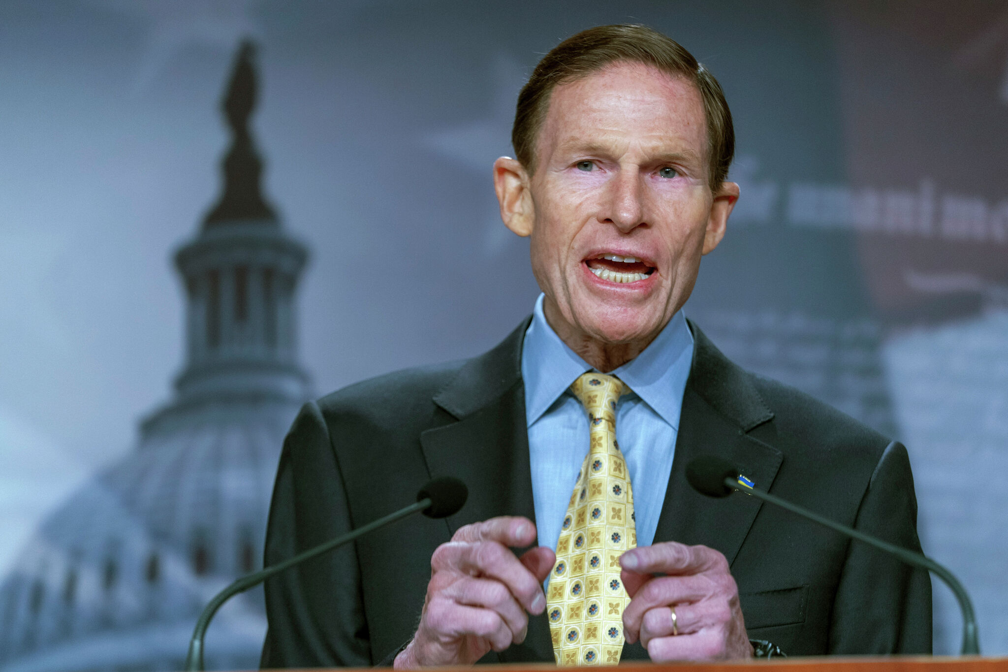 Senator Richard Blumenthal breaks leg at UConn parade, undergoes surgery.