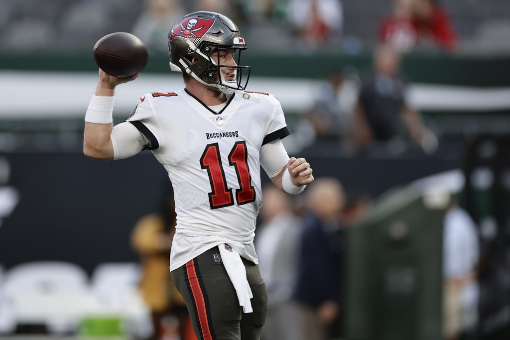 Buccaneers QB John Wolford Injured in Scary Hit Against Jets