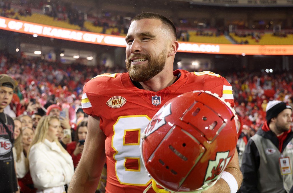 Travis Kelce's Adorable Reaction to Taylor Swift Sign at Chiefs Game