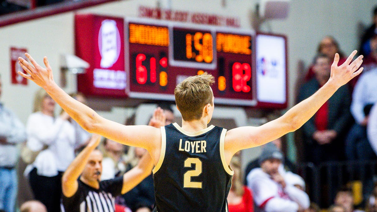 "Zach Edey Shines as Purdue Defeats Indiana 87-66"