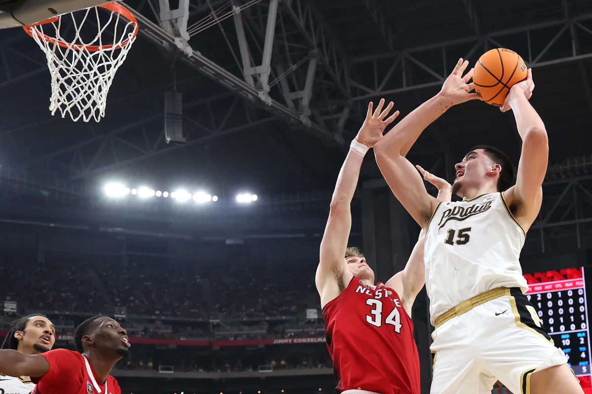 "Purdue's Zach Edey Leads Team to NCAA Championship Game with Hot Shooting"