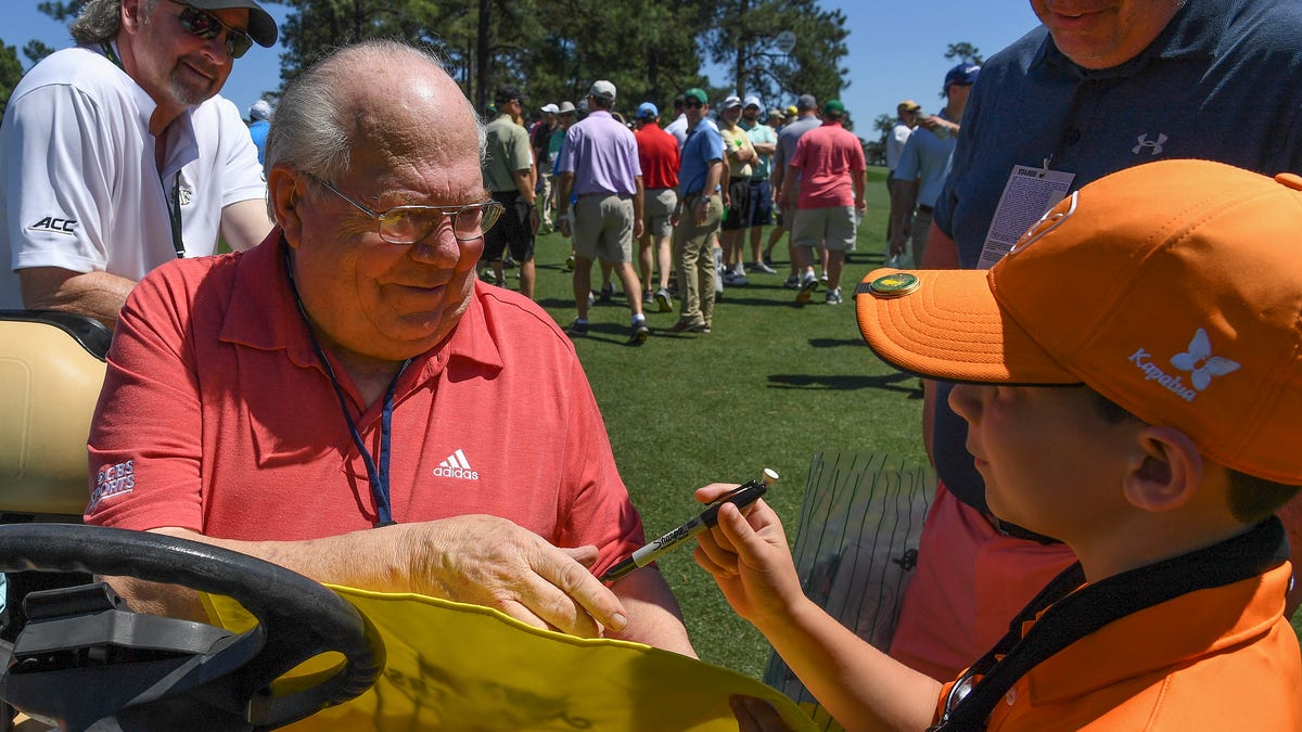 Featured image for "Verne Lundquist's Emotional Farewell and Tiger Woods' Touching Moment at Masters 2024"