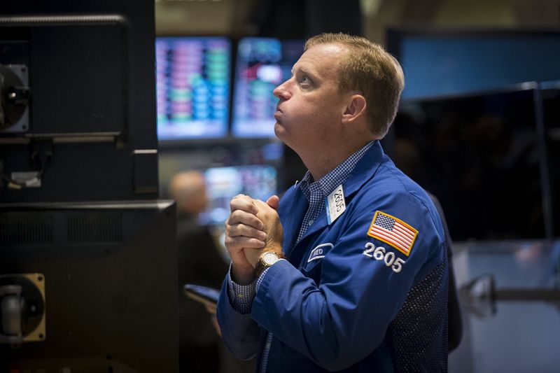 US stock market suffers consecutive weekly losses as consumer sentiment and inflation concerns persist.