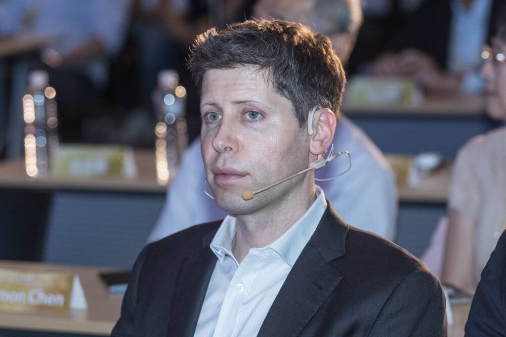 "OpenAI CEO Sam Altman Pursues Billions to Establish AI Chip Empire"