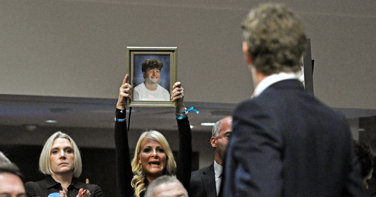 "Meta CEO Mark Zuckerberg Apologizes to Families for Social Media Harms in Senate Hearing"
