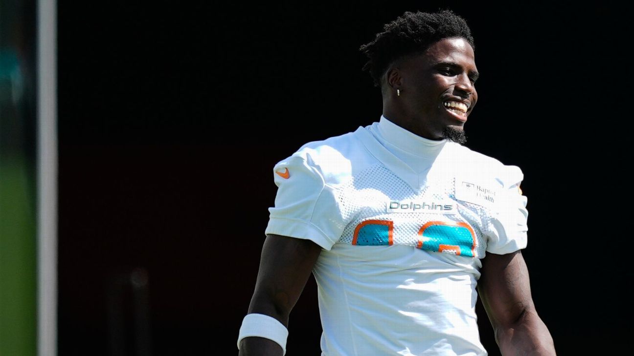 Featured image for Tyreek Hill's Traffic Citations Dropped After Officers Miss Court