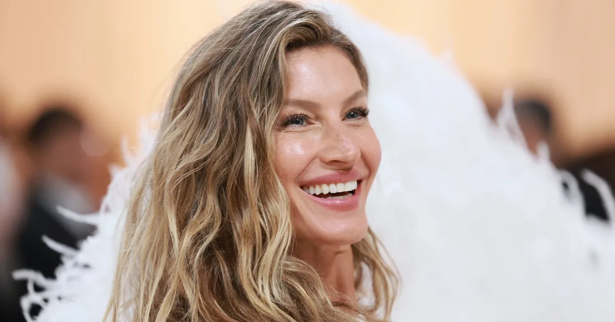 Featured image for Gisele Bündchen Secretly Marries Jujitsu Instructor Joaquim Valente