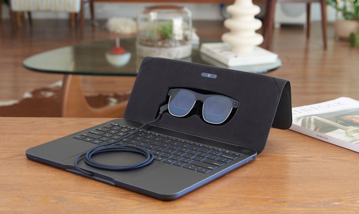 Featured image for "Spacetop G1: $1900 AR Laptop with 100-Inch Virtual Display Now Available"