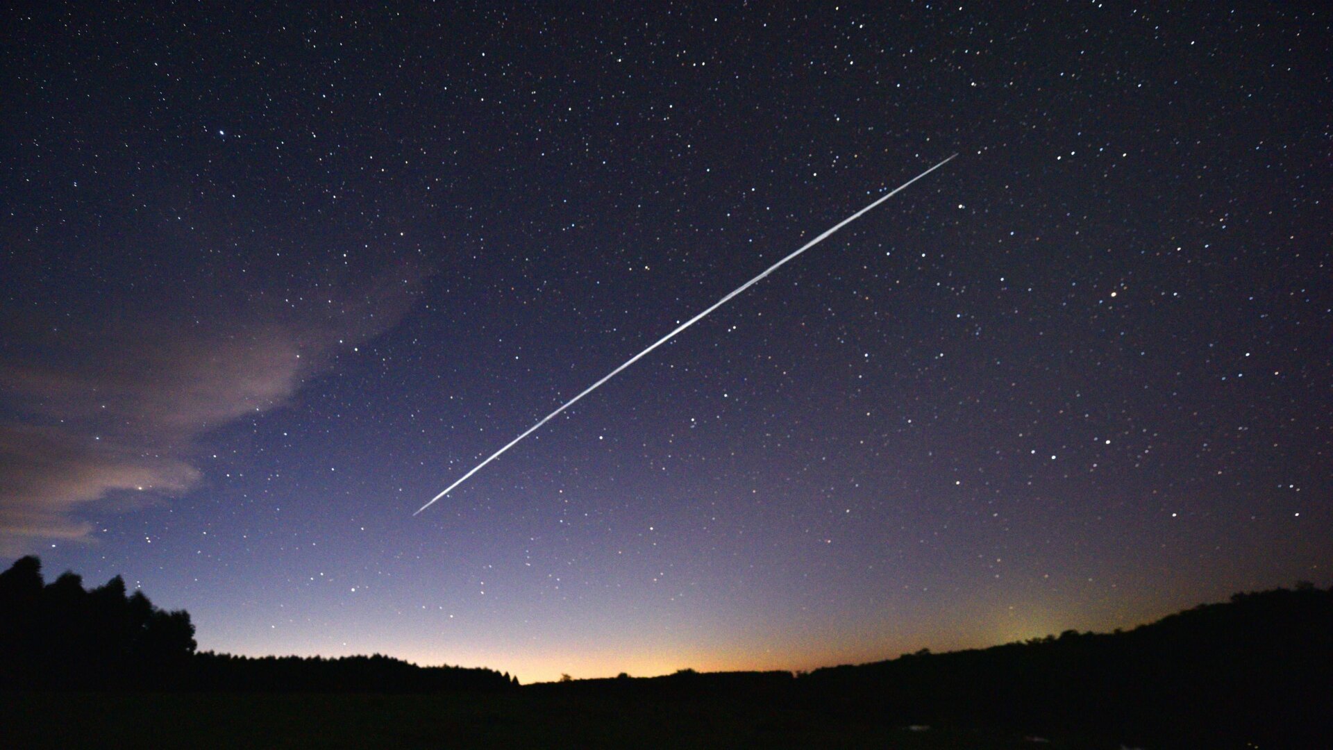 Featured image for Starlink Satellites Spark Concerns Despite Stable Sky