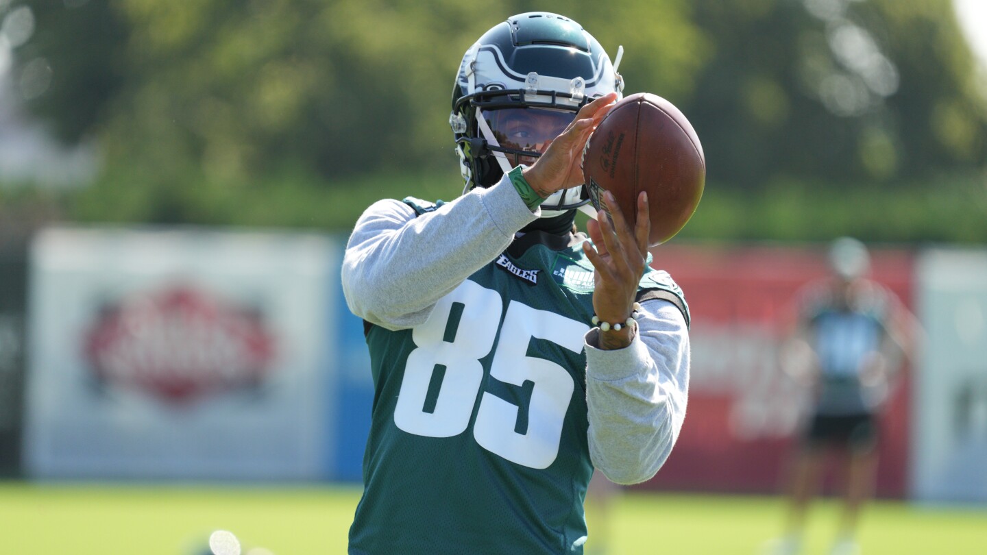 "Injuries Plague Eagles and Browns in Preseason Matchup"