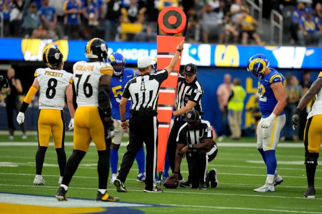 Featured image for "NFL Explores High-Tech Replacement for First-Down Chains"