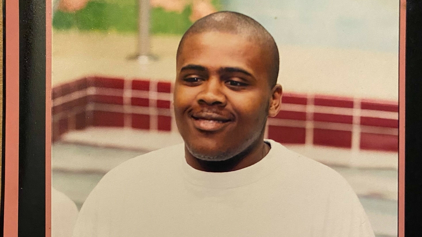 Kaepernick funds autopsy for inmate who died in insect-infested jail cell.