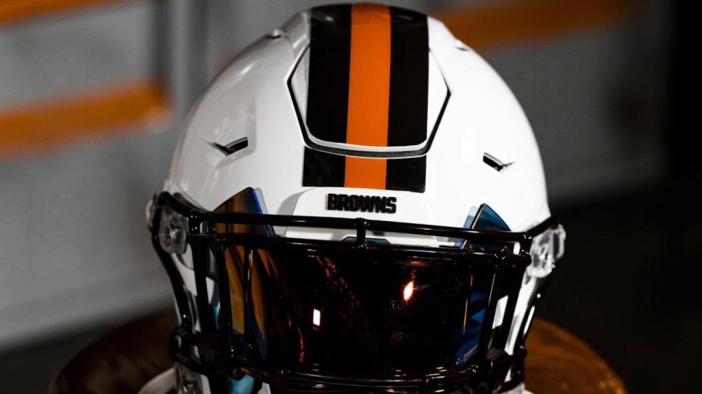 Featured image for "Browns Introduce White Alternate Helmets, Pairing Perfectly with 1946 Throwbacks"