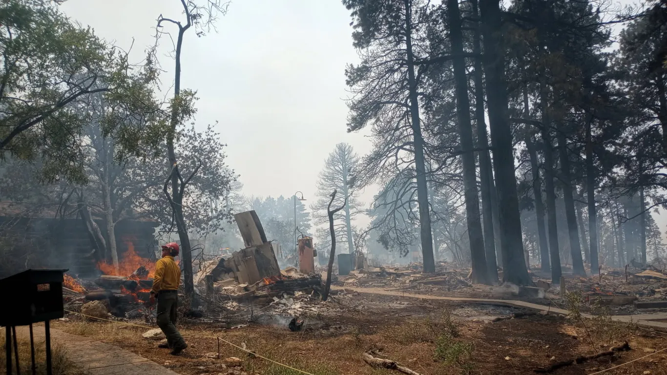 Featured image for Wildfires Destroy Historic Grand Canyon Lodge and Prompt Evacuations