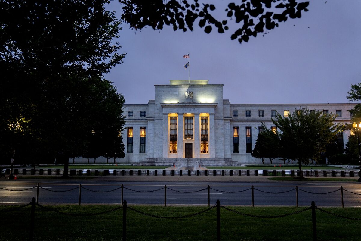 "UBS Strategists Warn of 'Real Risk' as Fed Considers Hiking Rates to 6.5%"