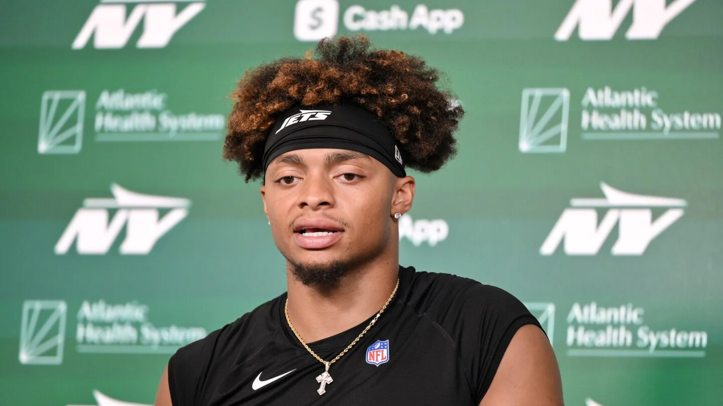Jets' Justin Fields suffers toe injury, prompting QB options discussion