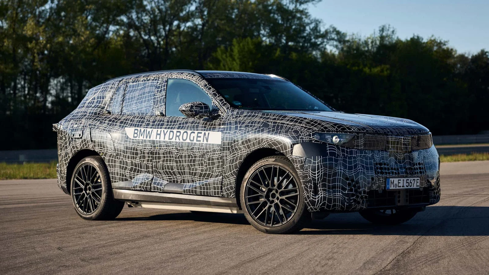 Featured image for BMW X5 to Launch Hydrogen Version with Fuel Cell Technology