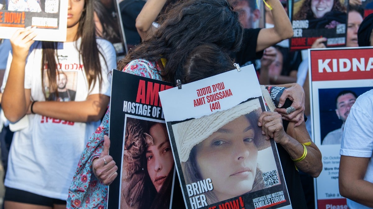 "Hollywood's Jewish Celebrities Navigate Controversy Amidst Israel-Gaza Conflict"