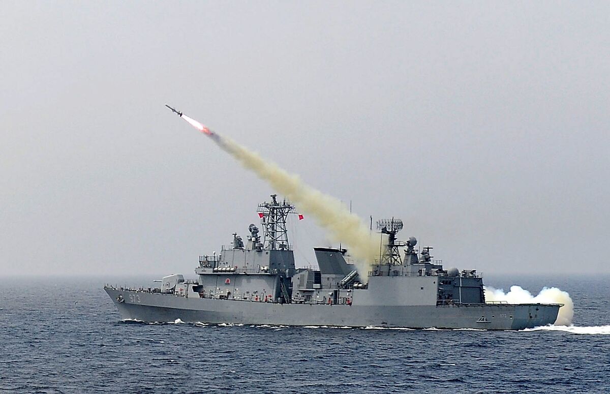 US and China Discuss Missile Notification and Sharing Military Communication