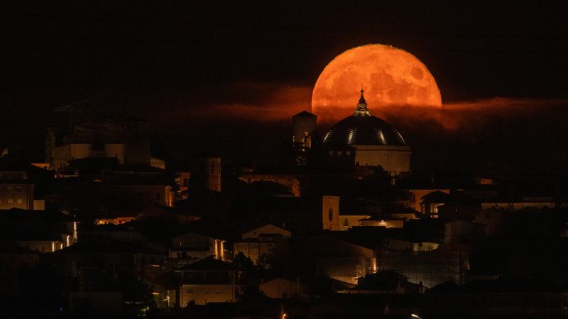 Double the Supermoons: A Celestial Spectacle in August