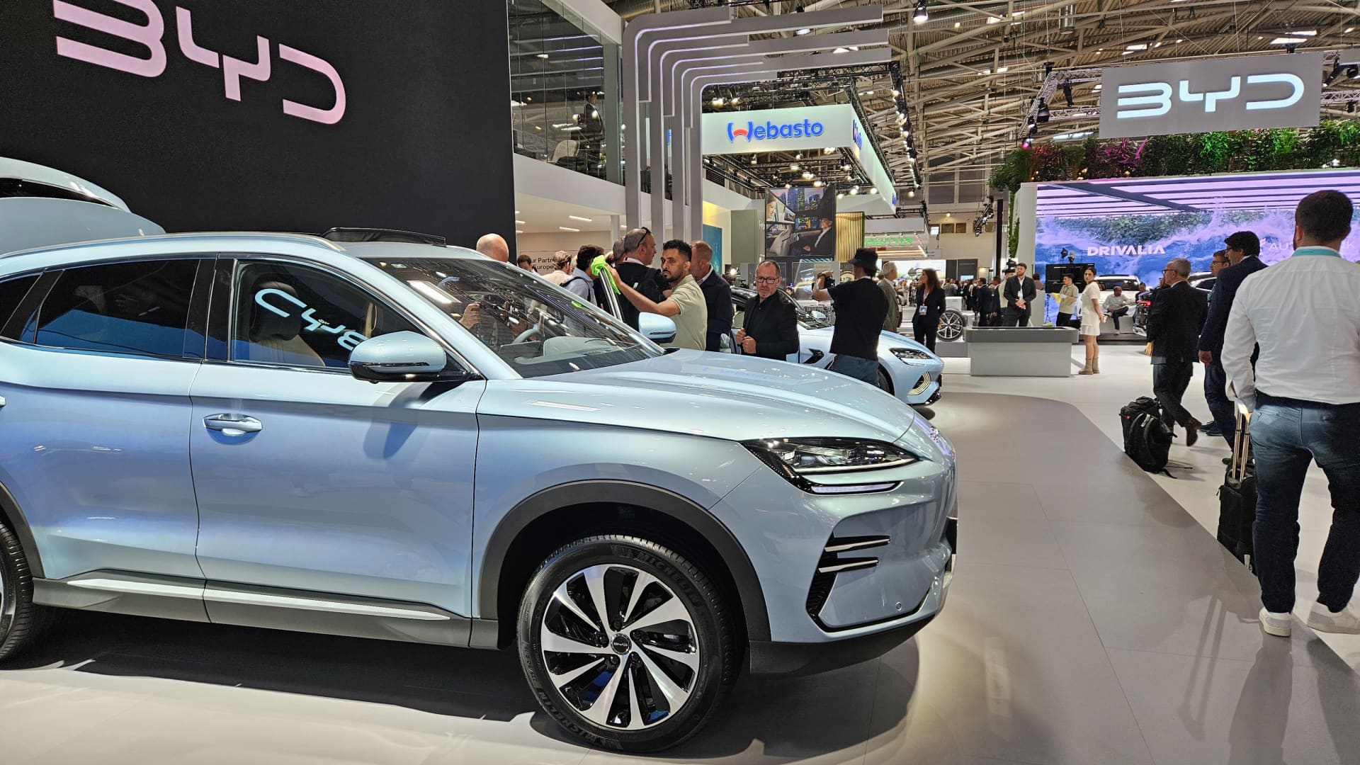 Featured image for "BYD Dethrones Tesla as EV Leader Amid Intensifying Global Rivalry"