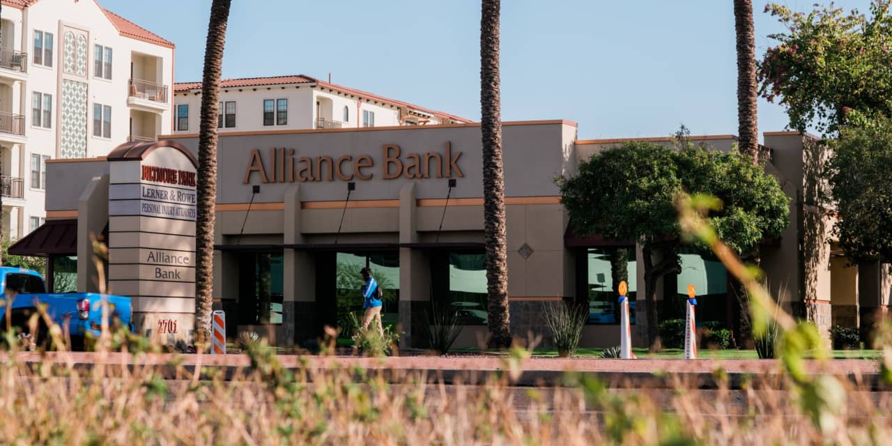 Regional Bank Stocks Face Volatility Amid Calls for Short Sale Ban