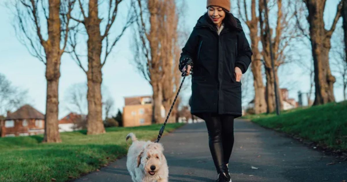 Neurologist Shares Walking Test to Detect Dementia Early