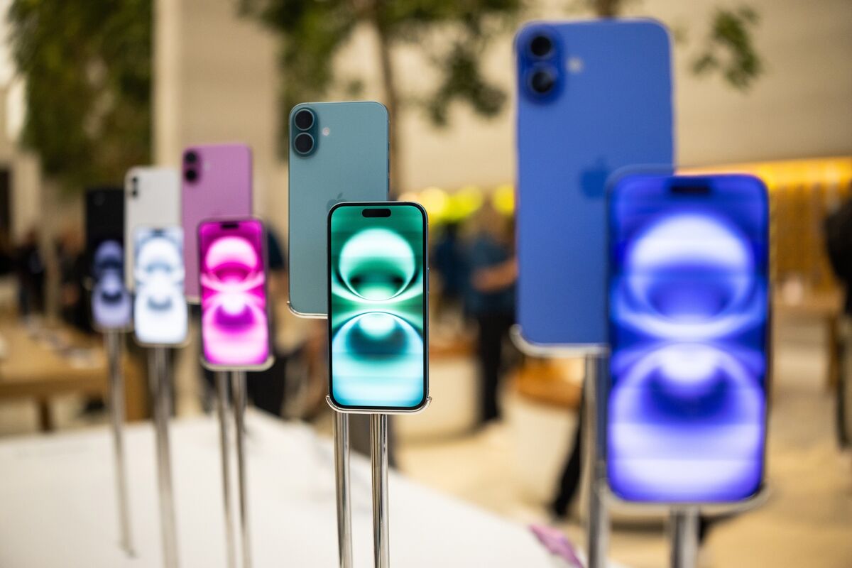 Featured image for Apple Develops 'LLM Siri' to Enhance AI Capabilities by 2026