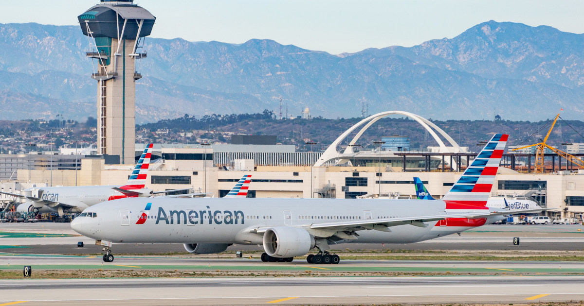 Featured image for "American Airlines Boeing 777 Makes Emergency Landing at LAX Due to Mechanical Issue"
