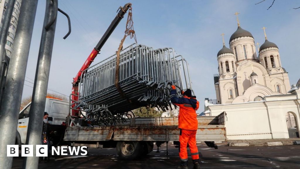 "Navalny Funeral Plans Thwarted by Kremlin and Hearse Drivers, Rights Group Offers Tips"