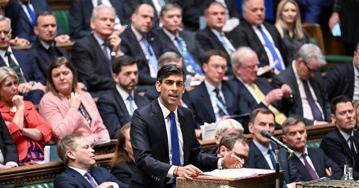 "UK PM Sunak Confronts Conservative Rebellion Over Rwanda Asylum Plan"