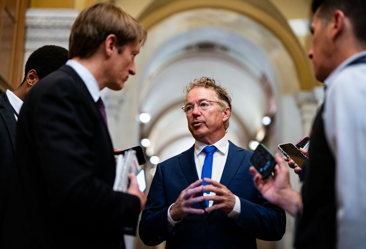 Featured image for Trump Criticizes GOP Senators Over Debt and Spending Bills