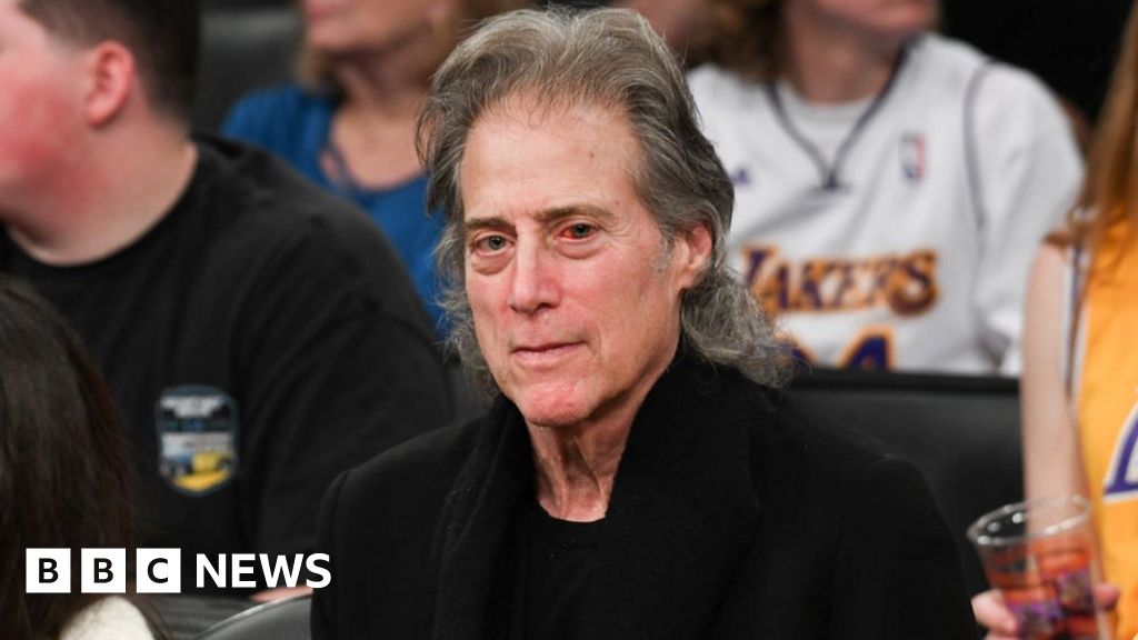 Comedian Richard Lewis Retires from Stand-Up Due to Parkinson's Disease