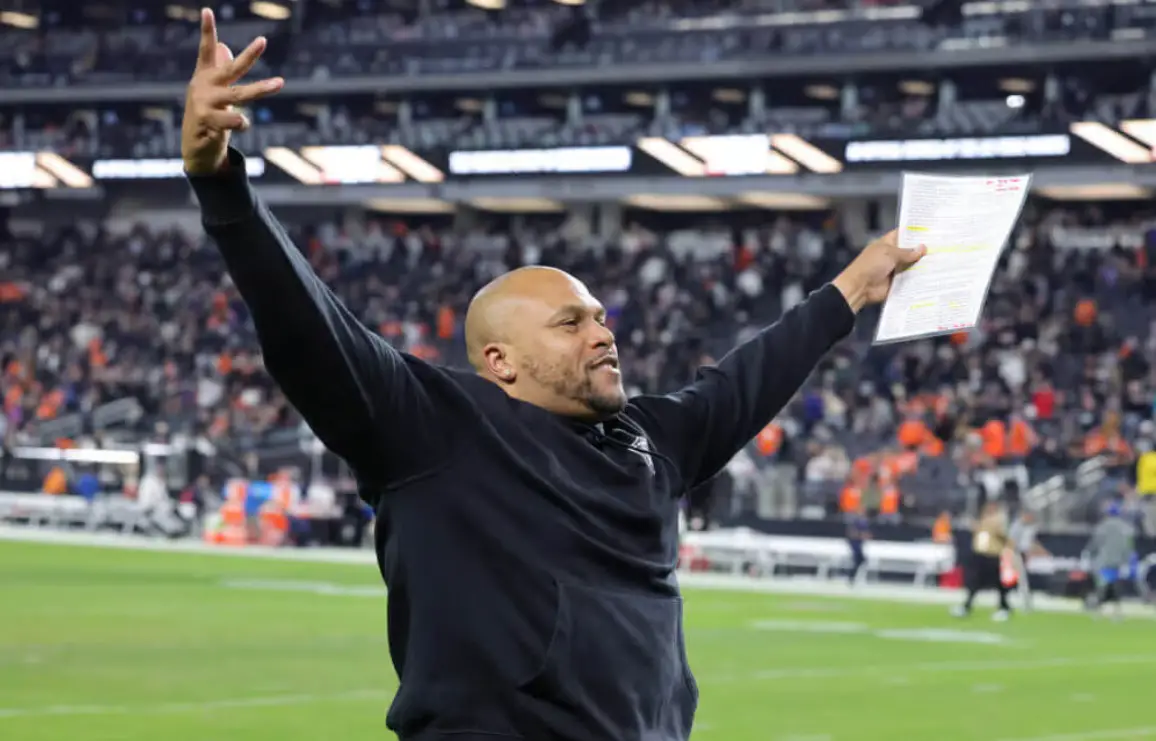 Featured image for "Raiders Insider Reveals Antonio Pierce's Impact and Mark Davis' Candid Comments"