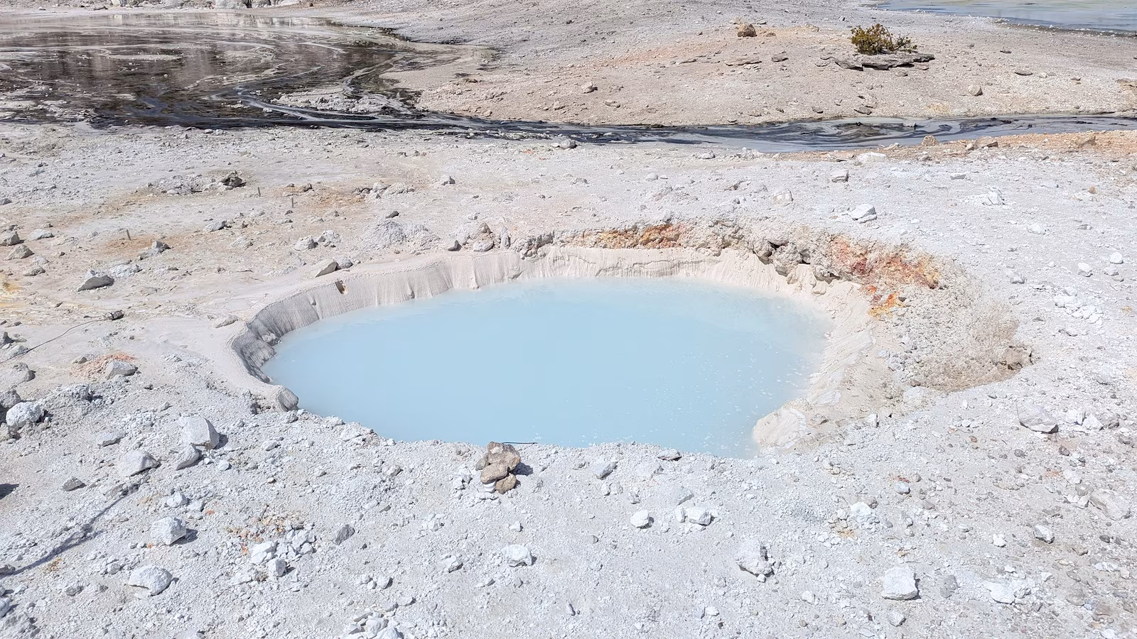 Featured image for Yellowstone Geologists Report New Blue Pool and Ground Hole Formation