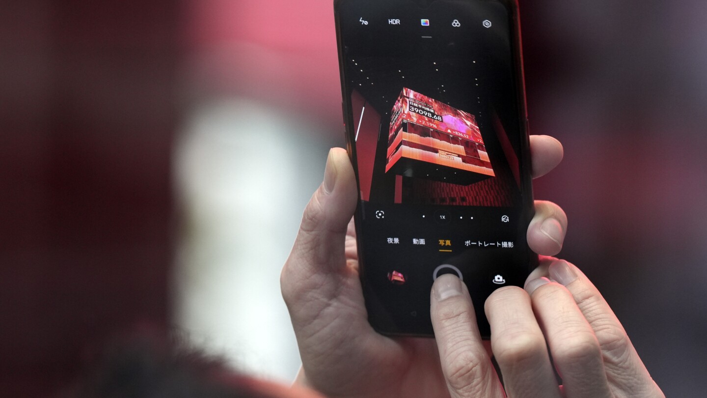 Featured image for "Nikkei 225 Soars to All-Time High, Surpassing 1989 Record"