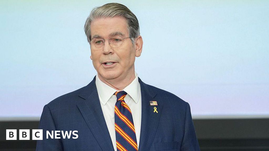 Featured image for US Launches $20 Billion Rescue for Argentina Amid Peso Crisis