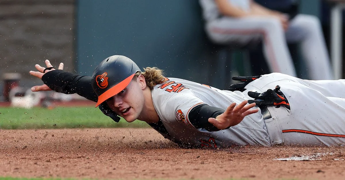 Orioles dominate Royals with 10 straight runs in 11-7 win.