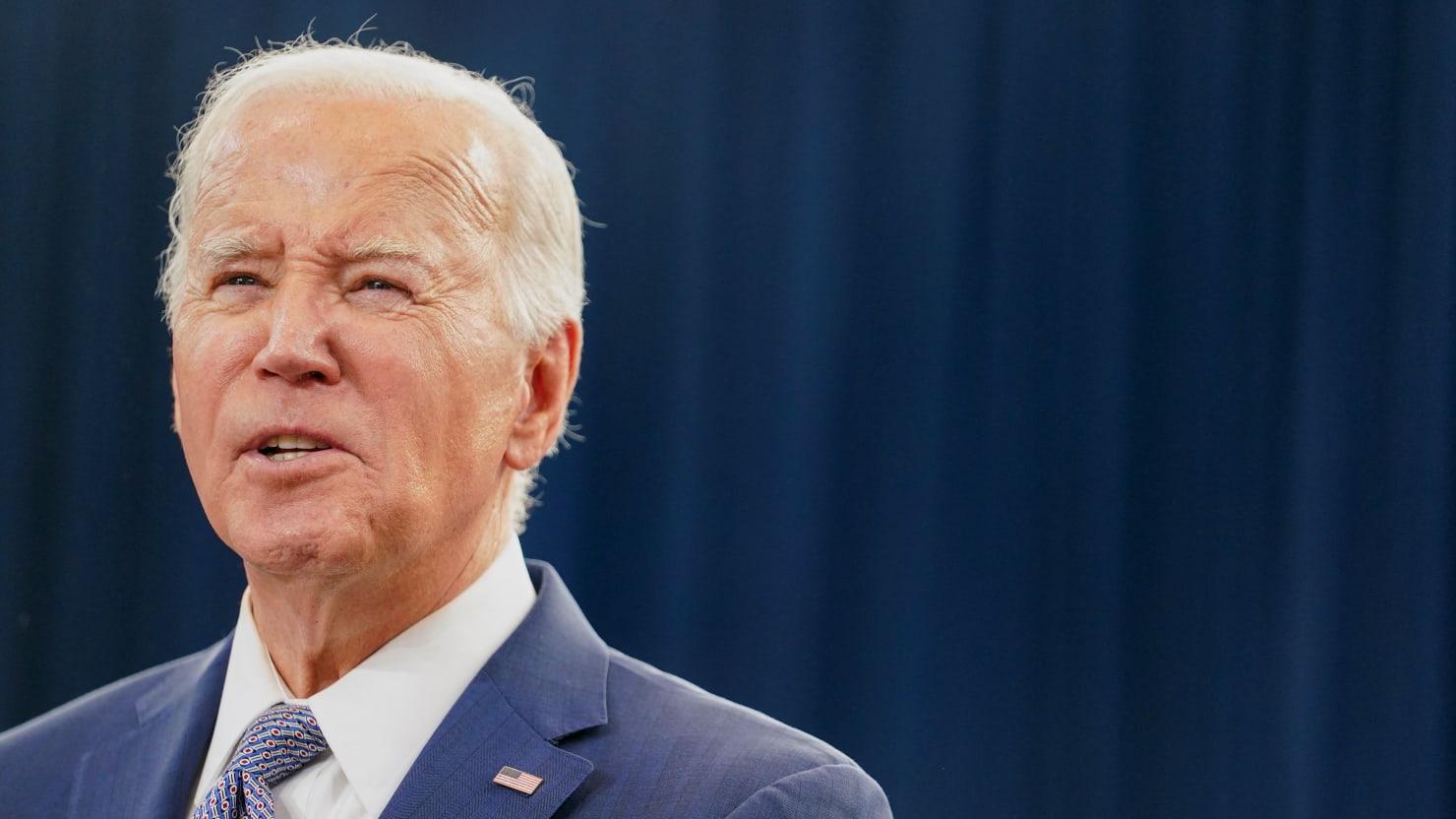"Biden Confronts Escalating Houthi Threat Despite Airstrikes"