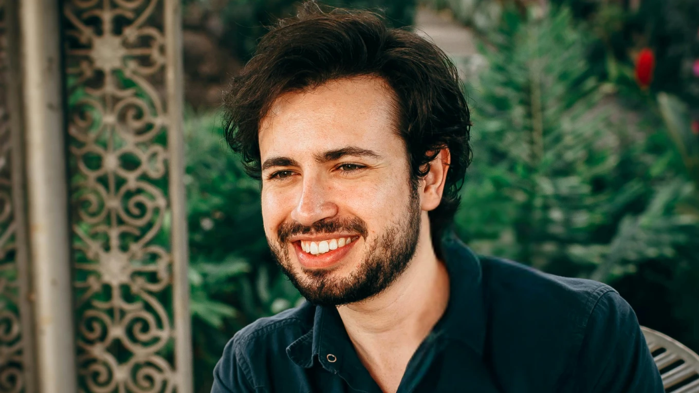 Featured image for 5 Signs You're Truly Loved Deeply