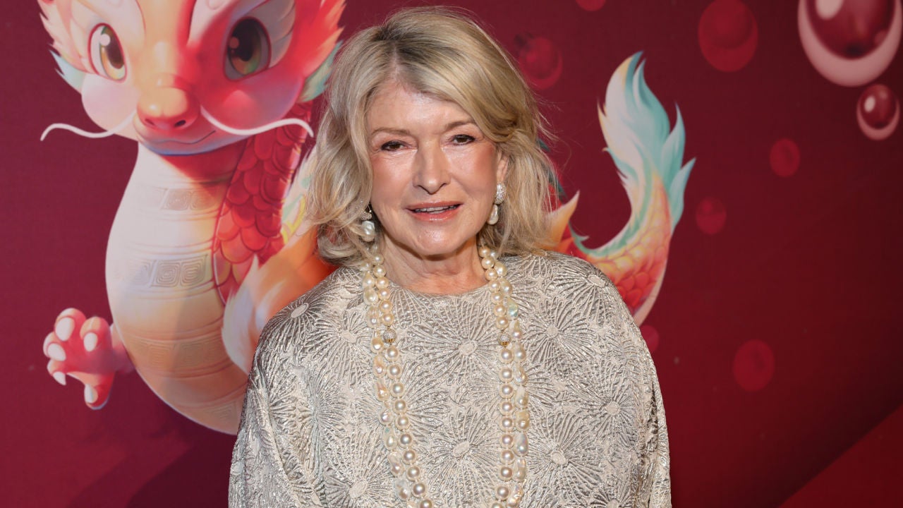 "Martha Stewart Opens Up About Her Cosmetic Procedures and Aging Gracefully"