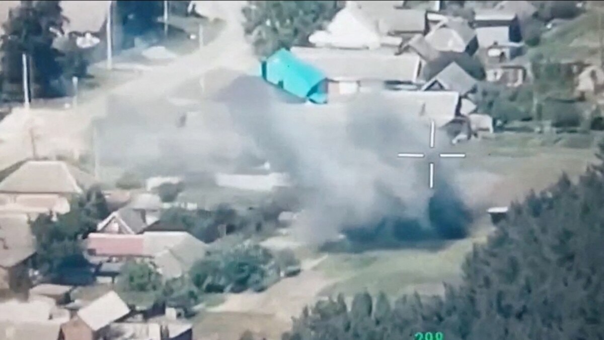 Tensions Escalate Along Ukrainian Border as Anti-Kremlin Forces Clash with Russian Troops.