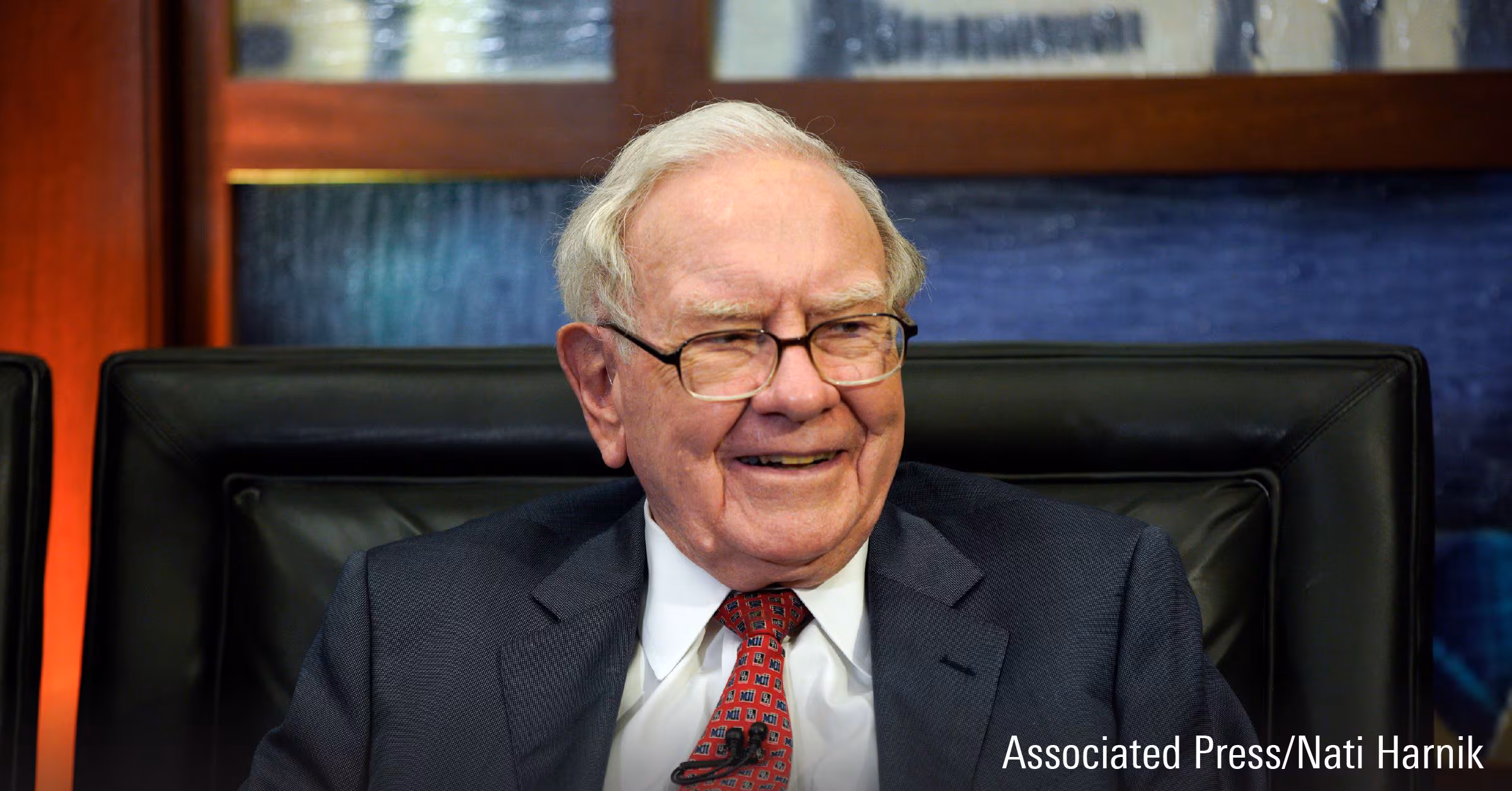 Featured image for Berkshire Hathaway's Record $157 Billion Cash Balances Reflect Firm's Disciplined Approach