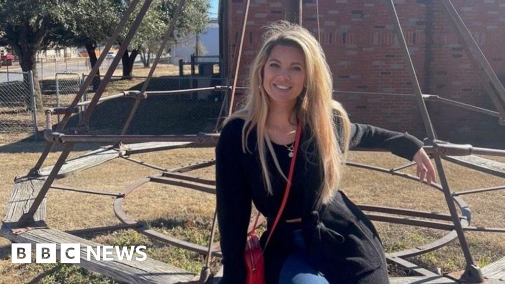 Featured image for Americans Face Steep Insurance Hikes as ACA Subsidies Expire