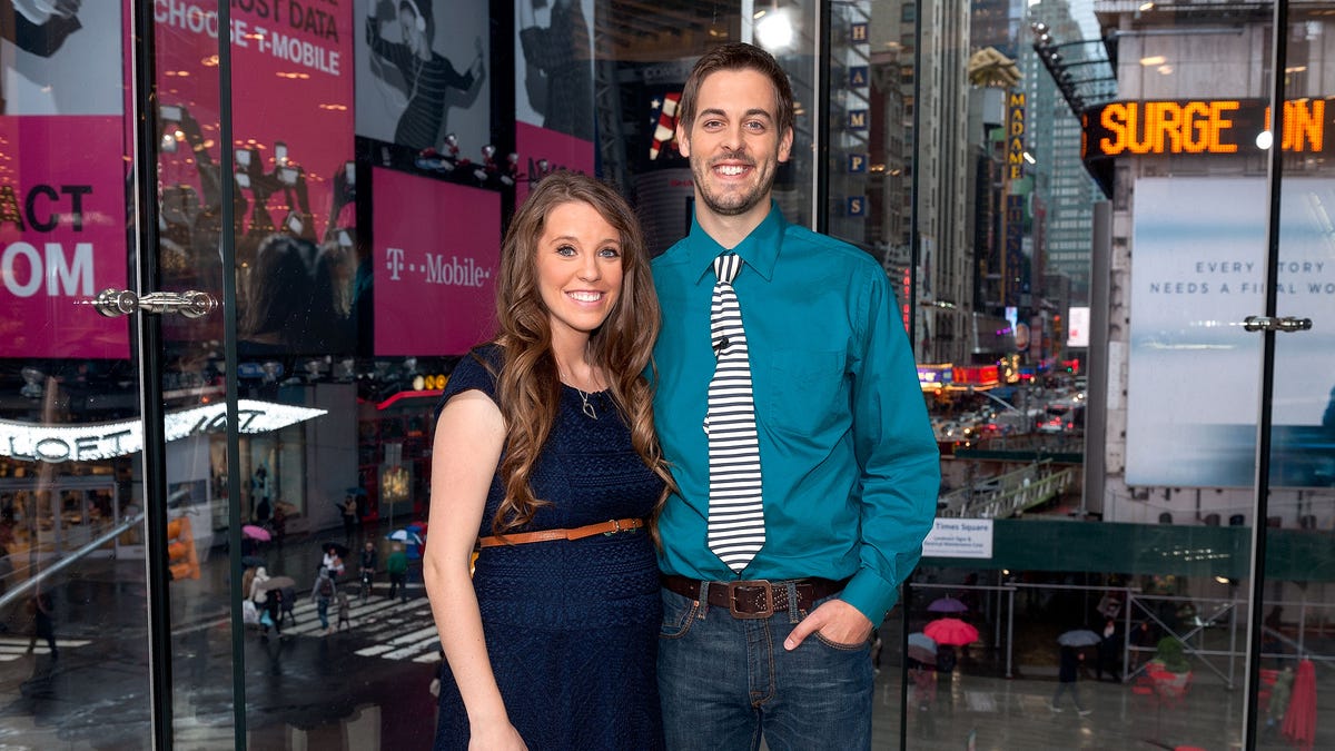 Featured image for Jill Duggar Dillard and Husband Derick Dillard Share Heartbreaking Stillbirth of Daughter