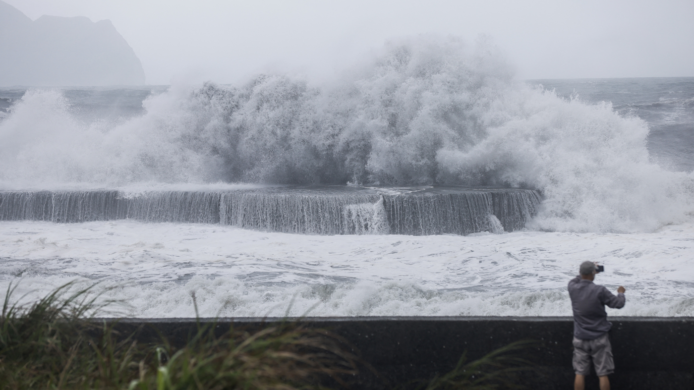 Typhoon Haikui wreaks havoc in Taiwan, suspending work, transport, and classes