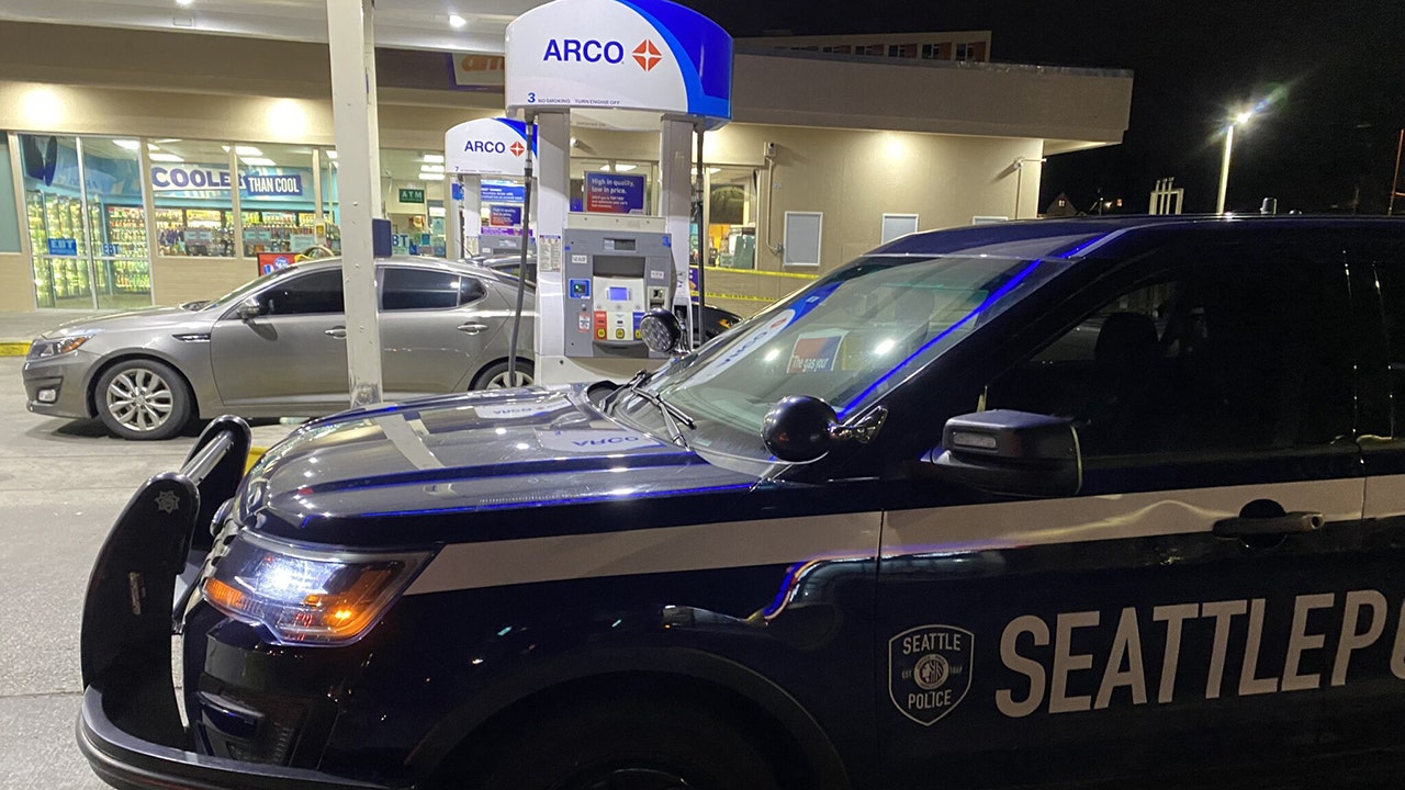 Gas station customer shot trying to stop robbery in Seattle.