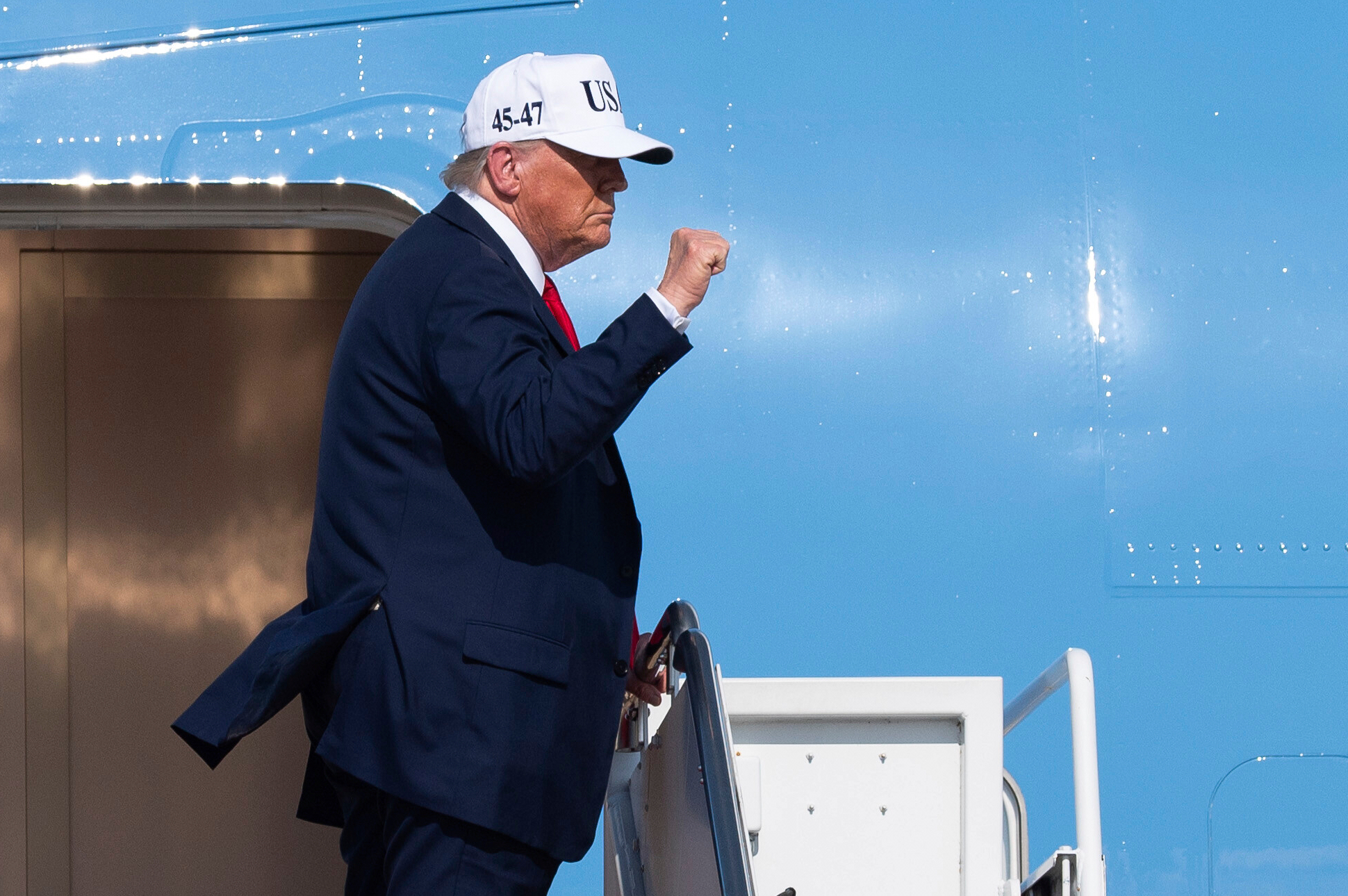 Trump and Putin Discuss Ukraine, No Progress Reported